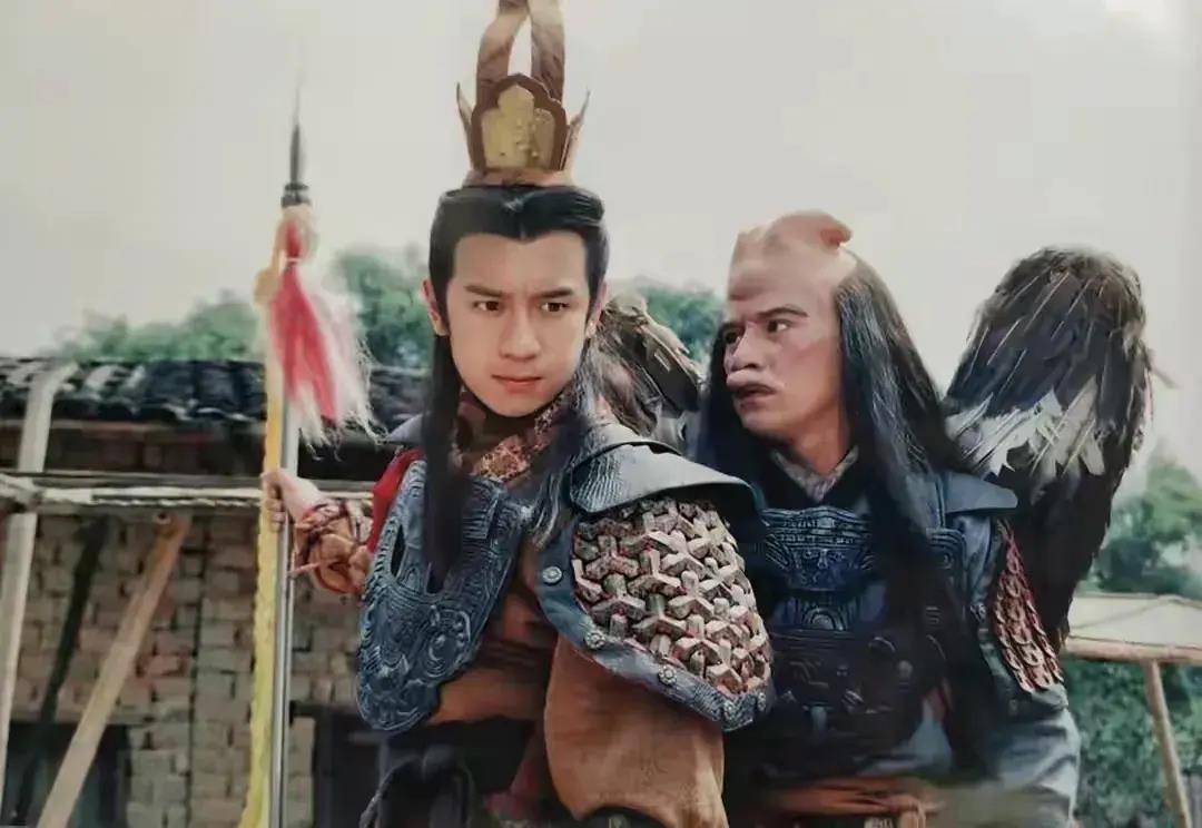 原创封神榜23年后主演再聚首陈浩民拄拐杖亮相温碧霞风采依旧