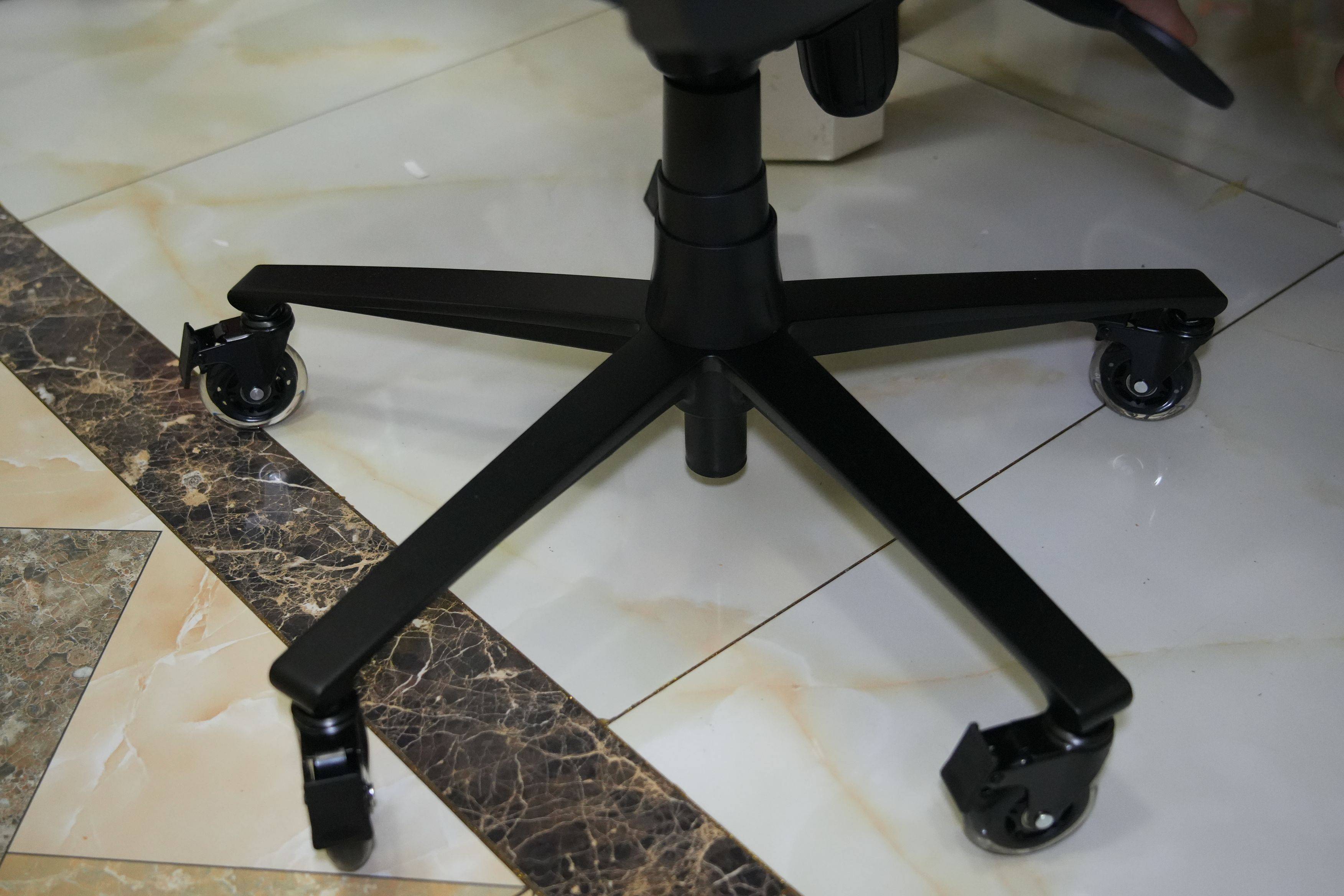 Blacklyte逐夜 逐·浪电竞椅体验评测：软件行业从业者的真实体验感受