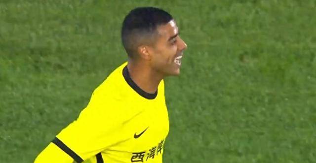 35岁归化球员阿兰状态复苏扬威青岛德比国足出线指望他