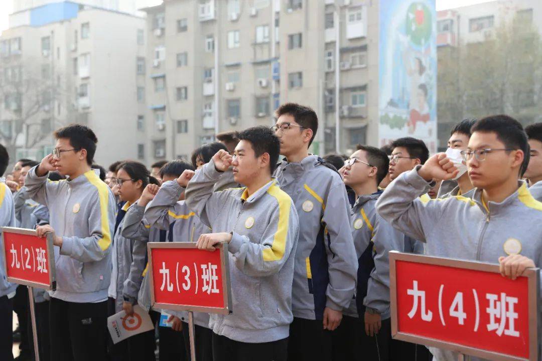 追忆清明缅怀英烈郑州群英中学举行清明节主题升旗仪式