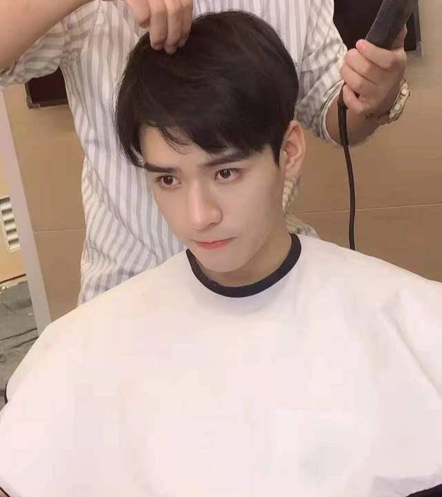 龚俊舞姿太搞笑展示刚安装的四肢实力演绎歌舞双废