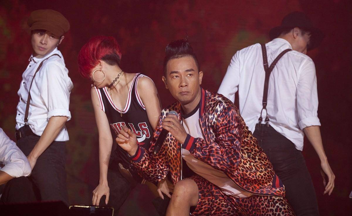 原创陈小春即使现在幸福美满但3000元卖掉的弟弟仍是最大的遗憾