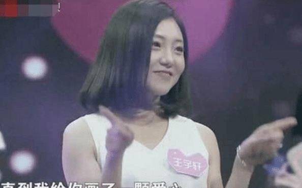 原创她在非诚勿扰上站了五年亮灯无数却从不牵手最终惹怒孟非