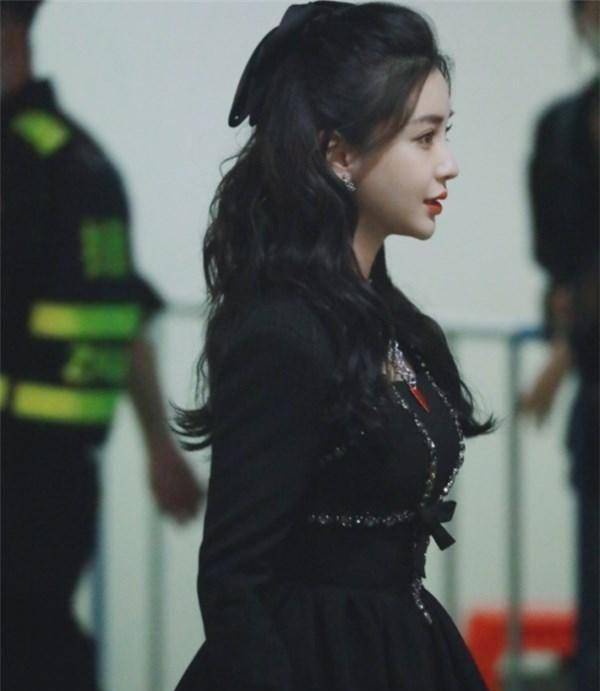 原创angelababy颜值太能打了奔跑吧路透照美翻众人新代言造型疯狂出圈