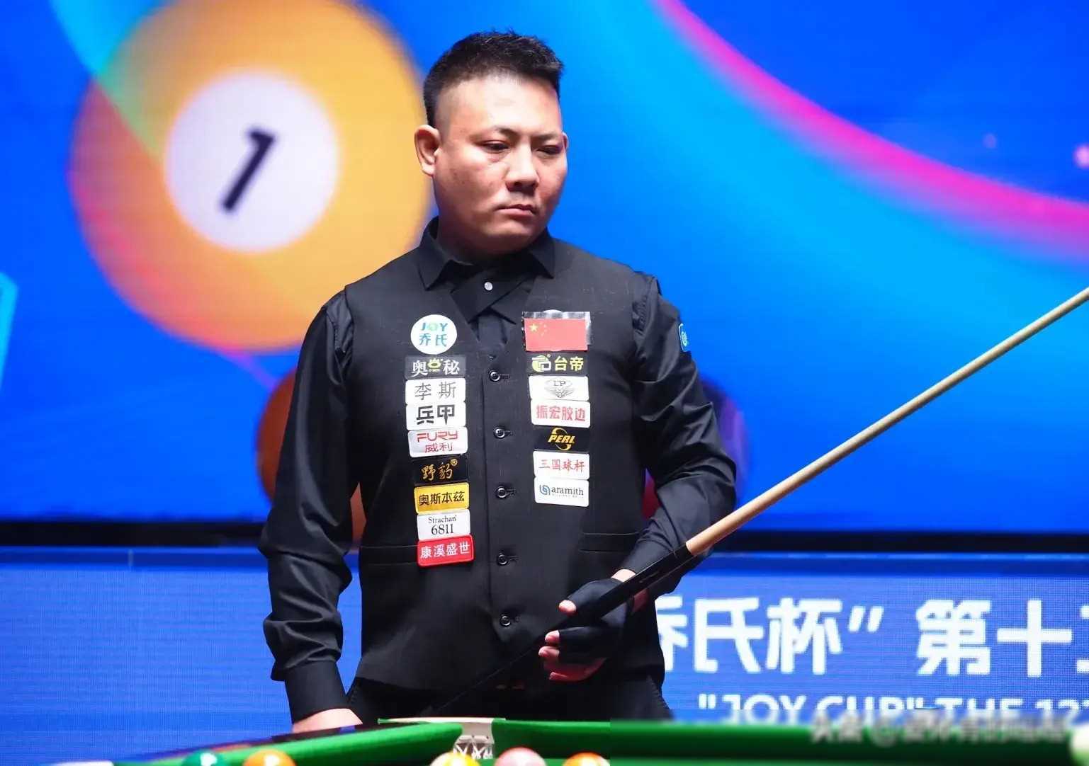 原创郑宇伯4比13轻松击败马克威廉姆斯赶场巡回锦标赛更加惊险