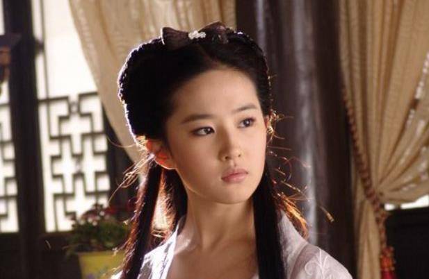 原创baby模仿刘亦菲扮小龙女定妆照一出网友差距一目了然