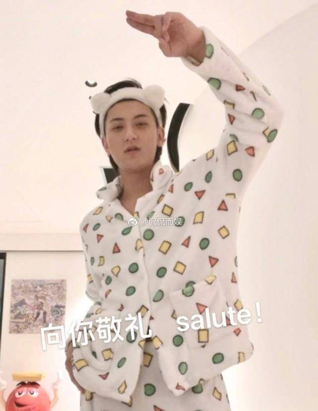 黄子韬微博发自己女装照片称终于找到自己想娶的意中人