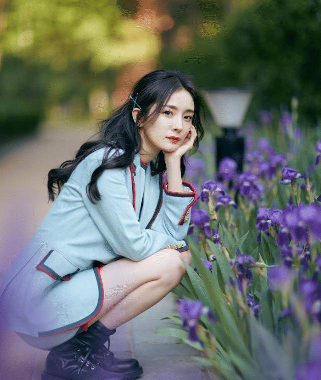 原创杨幂的夹腿蹲要火了体重过百都做不到宛若坐在鞋跟上