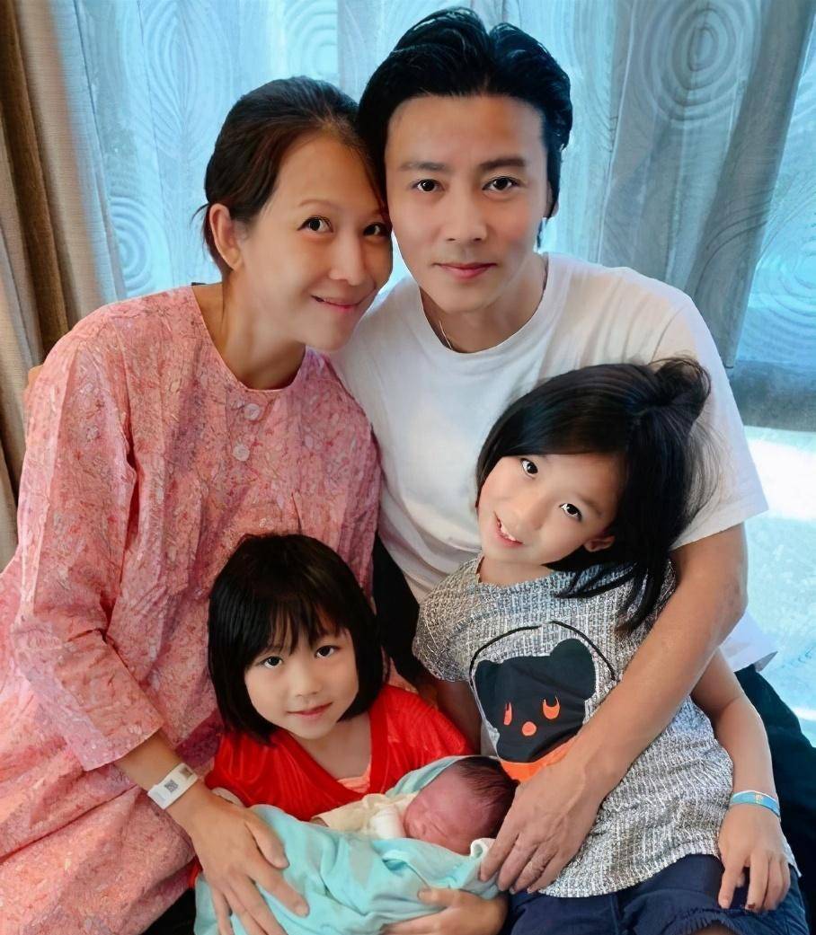 张晋:武替出身到西装暴徒,娶"皇后"今儿女双全,成功不是偶然_蔡少芬