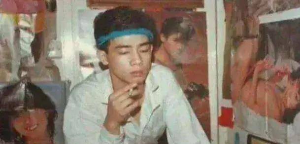 原创陈小春从理发小哥到香港影帝山鸡哥辛酸往事