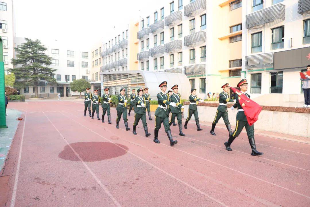 追忆清明缅怀英烈郑州群英中学举行清明节主题升旗仪式