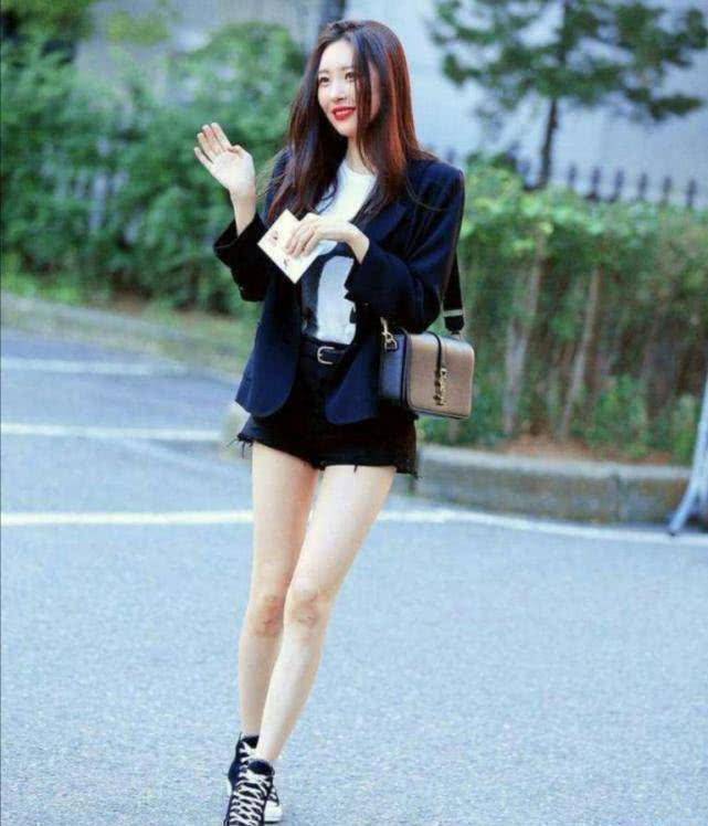 南韩腿精李宣美,日常私服穿搭养眼,高个女生的穿搭