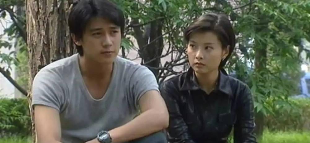 1999年深受徐威宠爱的袁立和陆毅合作出演电视剧《永不瞑目》正是这部