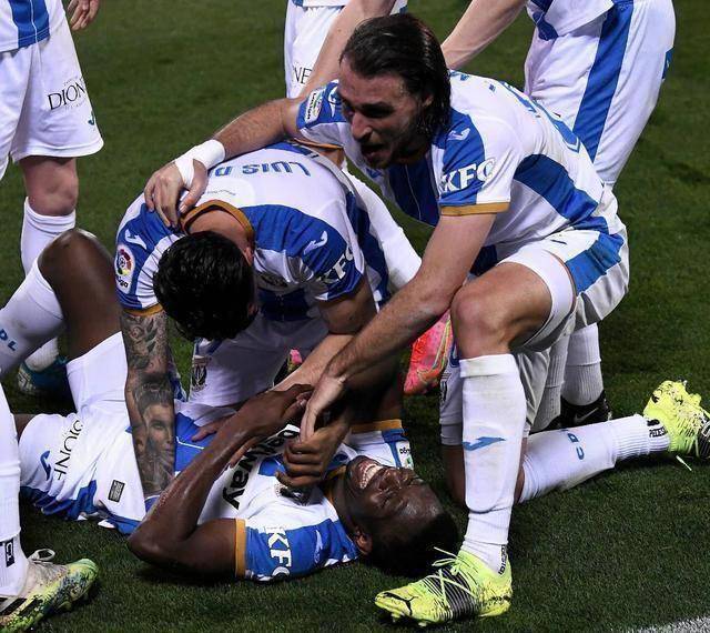 原创95分钟绝杀西乙争冠对手惨遭21逆转西班牙人保住了第2