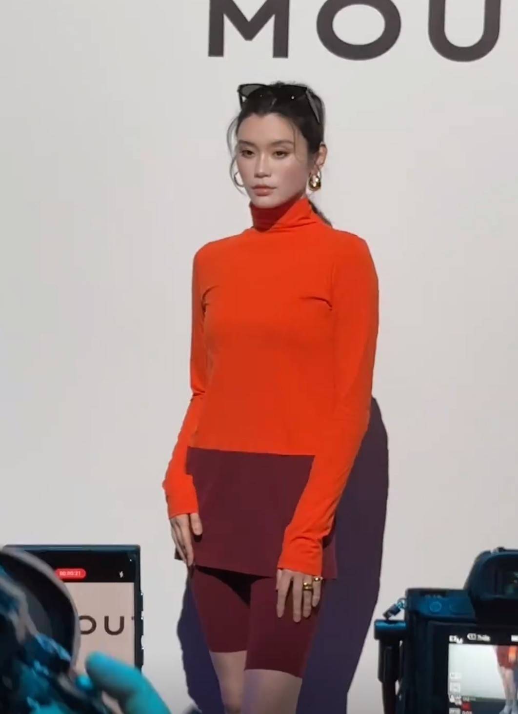 原创上海时装周53岁王琳逆生长奚梦瑶成土气大妈胡兵杀疯了