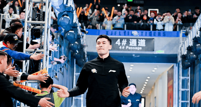 季后赛打不了赵睿正式回应伤病情况渴望帮助新疆男篮夺冠