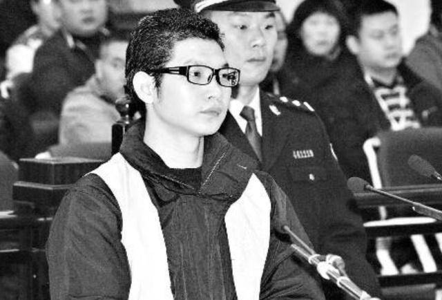 调查取证后,人们发现这个悍匪名叫成瑞龙,出生于广东连州.