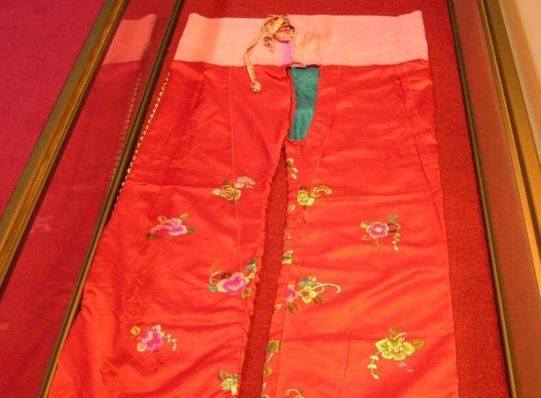 始于先秦的"开裆裤",古代男女都喜欢穿,只为方便"交通"吗_尿裤子_汉昭