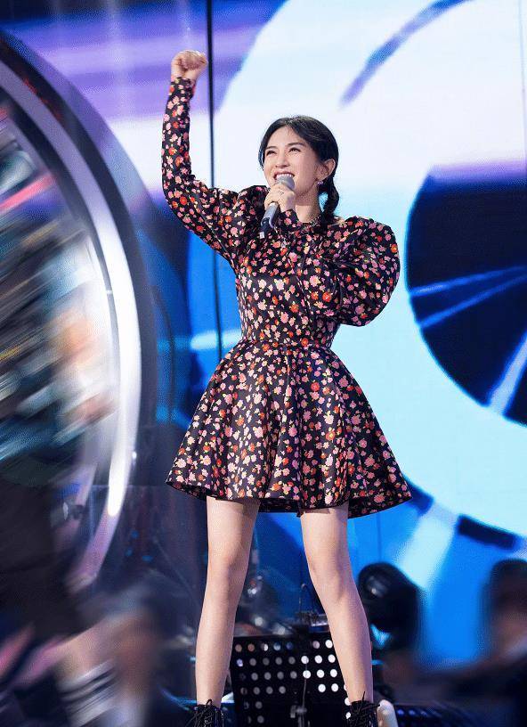 张杰根本管不住谢娜阿姨年纪还玩下衣失踪这腿真实存在吗