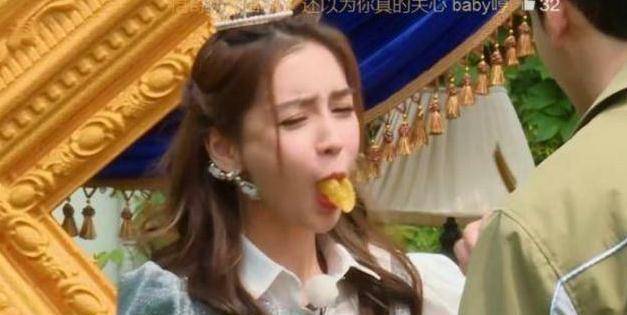 原创angelababy镜头前大口吃烧烤看到特写画面后假没假吃一目了然