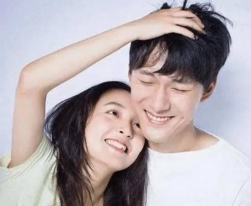 原创张雨剑全家游玩被偶遇与吴倩感情到底如何下意识举动很显然