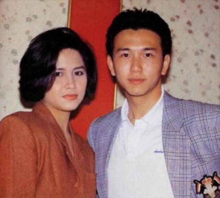 努力热场观众反应平淡,曾因感情问题丢了事业_温兆伦_生活_直播