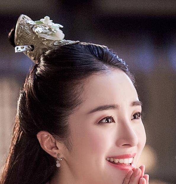姐姐靠智商,而妹妹却踏入娱乐圈,双胞胎如今差距明显_胡冰卿_道路_的