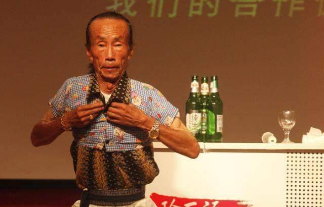 原创手艺大师王保合用3个球2个碗与李嘉诚立下4亿赌约最后怎样