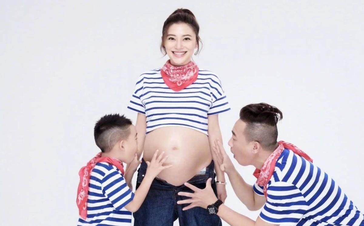 原创陈小春即使现在幸福美满但3000元卖掉的弟弟仍是最大的遗憾