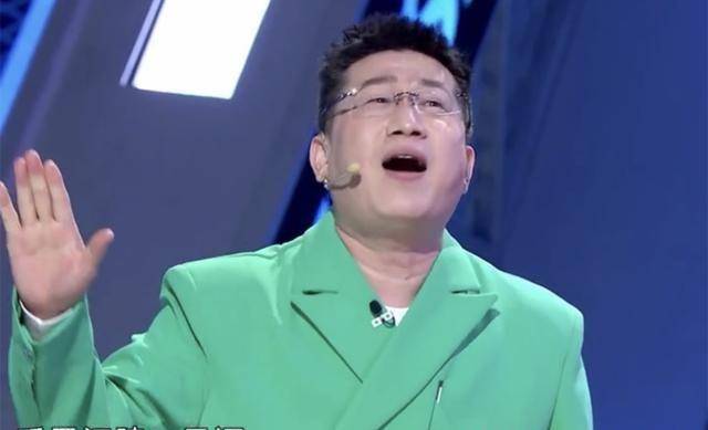 德云社张鹤伦深夜发文晒体育馆演出照网友伦哥五百万到账