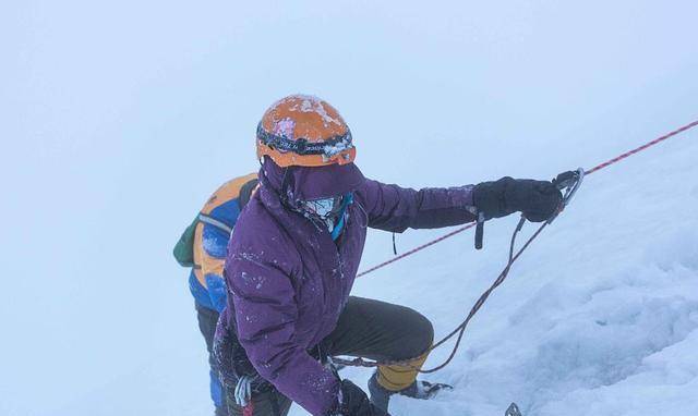 原创珠峰著名遇难者绿靴子遗体20多年都无人搬下山这是为何