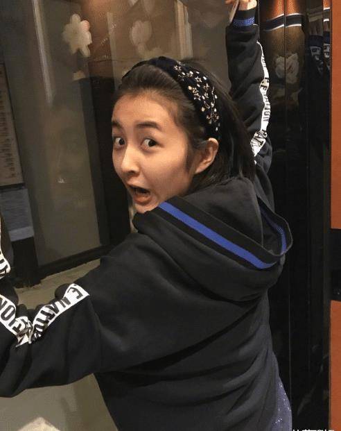 原创张子枫真绝了任何角度都能hold住直男都不敢轻易尝试