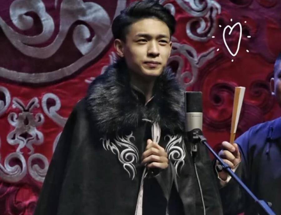 秦霄贤在家不敢照镜子张鹤伦抢热评引发猜想