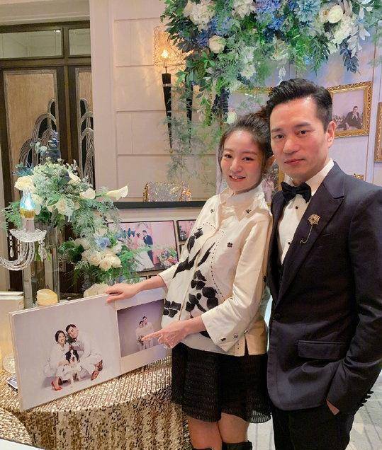 安以轩晒照腹部突出疑似有孕,曾为了继女闭口不谈生孩子_老公_妹妹