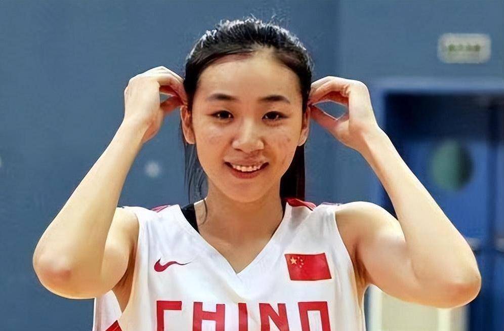 篮坛第一女子:高1米84,曾被疑有喜退出地方队,如今婚姻很幸福_赵爽
