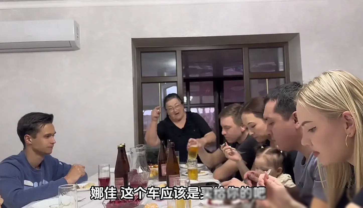 娜塔莎家宴大妹发言引热议粉丝喊话大郎坚守本心