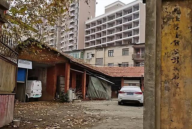 他们每做下一案,就会逃往其他地方.