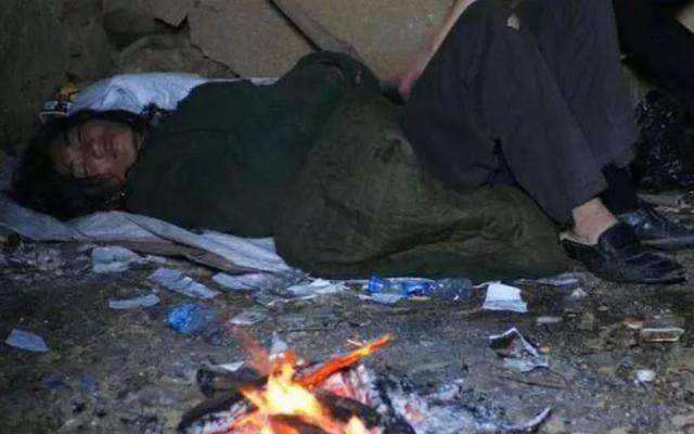 原创河南第一懒人杨锁吃饭都要让人喂23岁懒死家中他为何如此懒