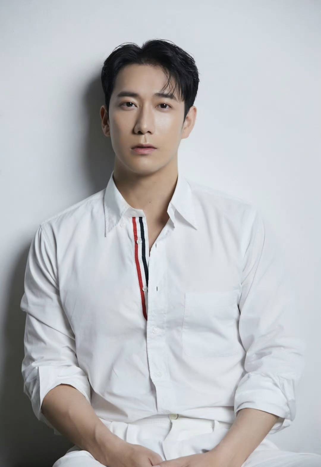 目前还在接触了解中,可还是有另一个男嘉宾jj跟他竞争,不知道之后他
