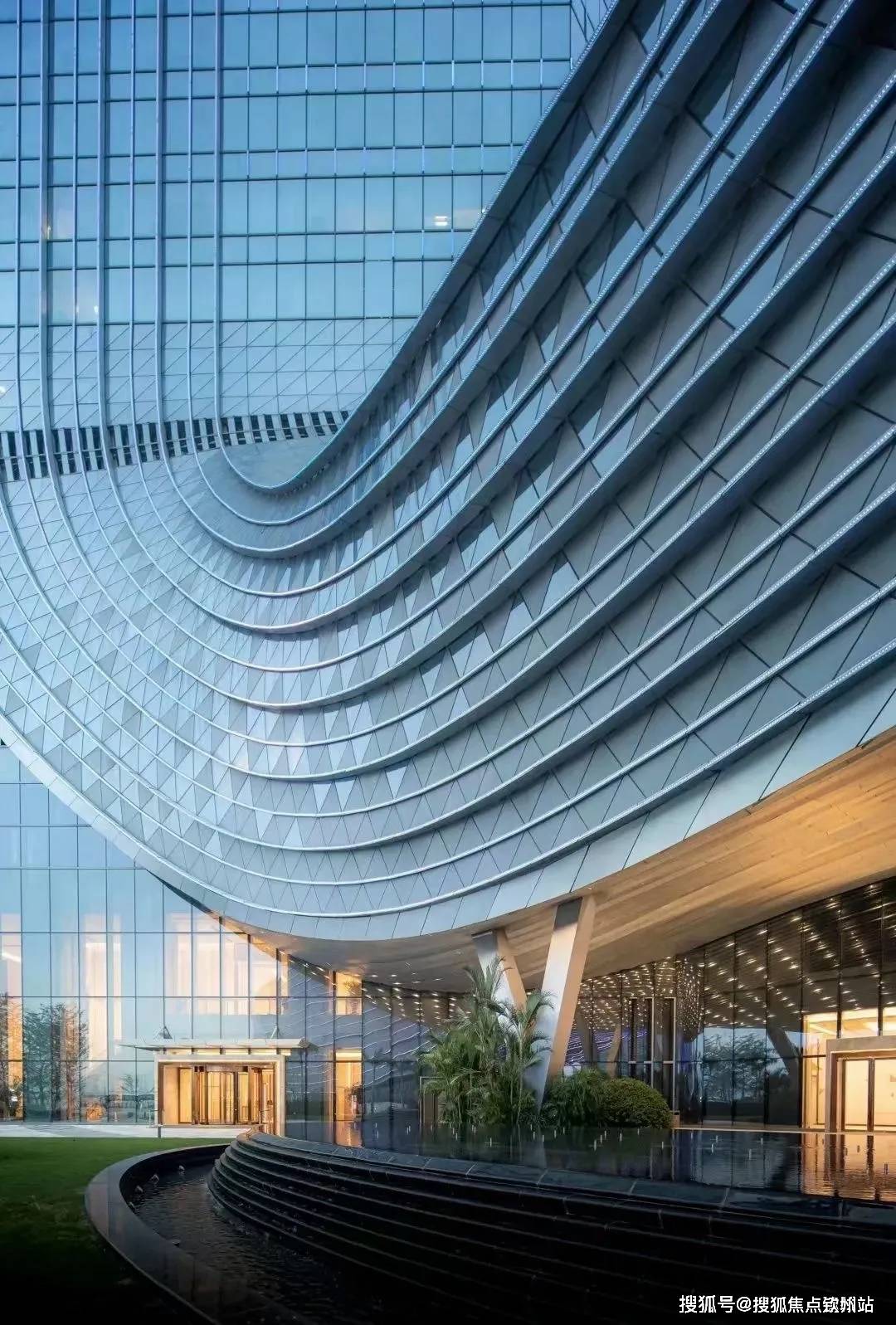 华发景龙有幸参与到此项目中,承接横琴国际金融中心大厦的多个室内