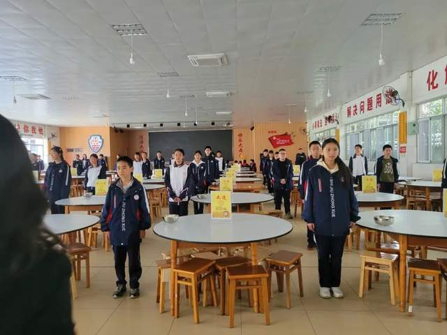 飒!红!成都四十九中枫林校区初一年级国防教育收官!