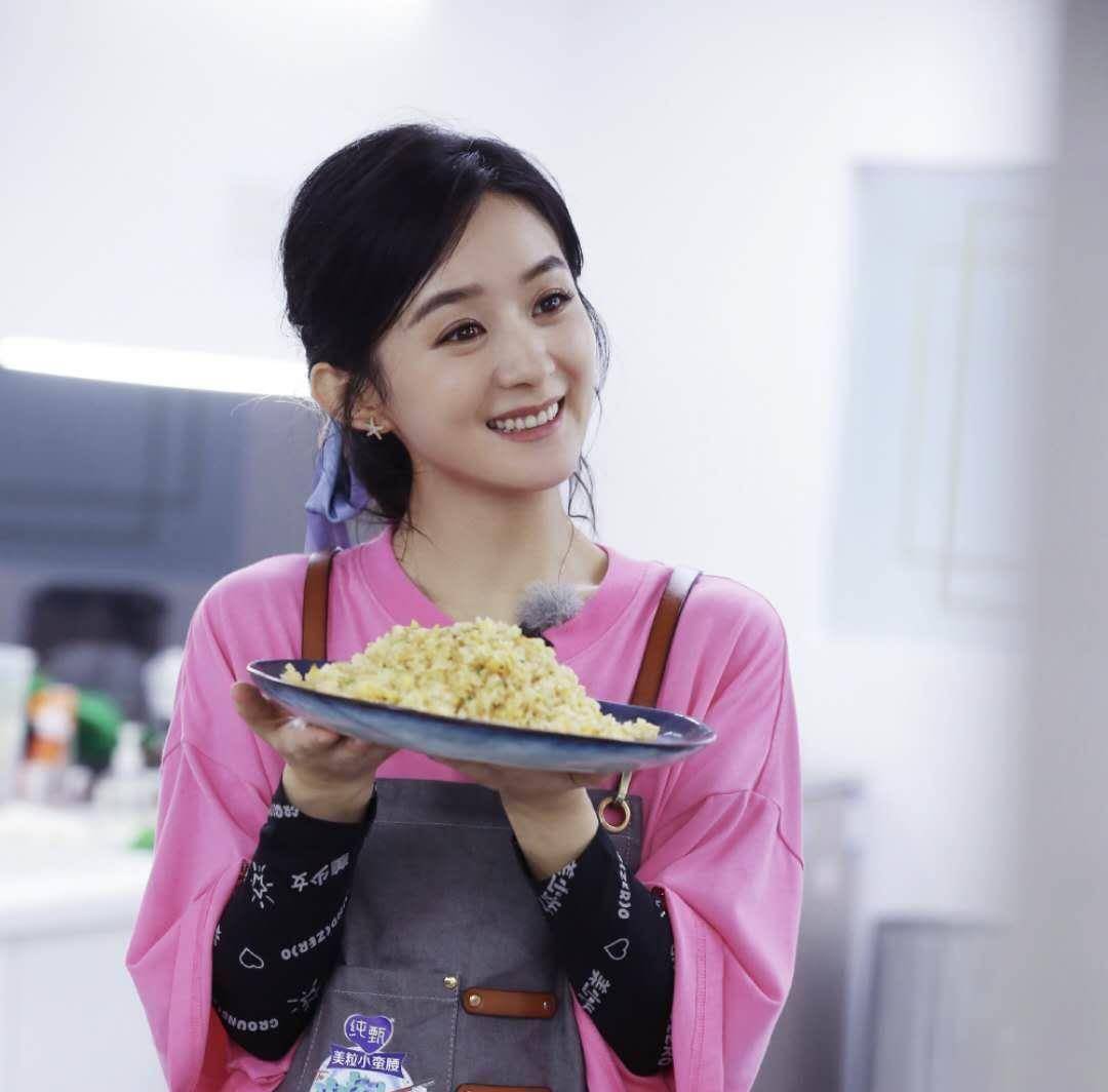 赵丽颖中餐厅翻车,狂晒美图挽尊,难道只适合活在电视剧里?