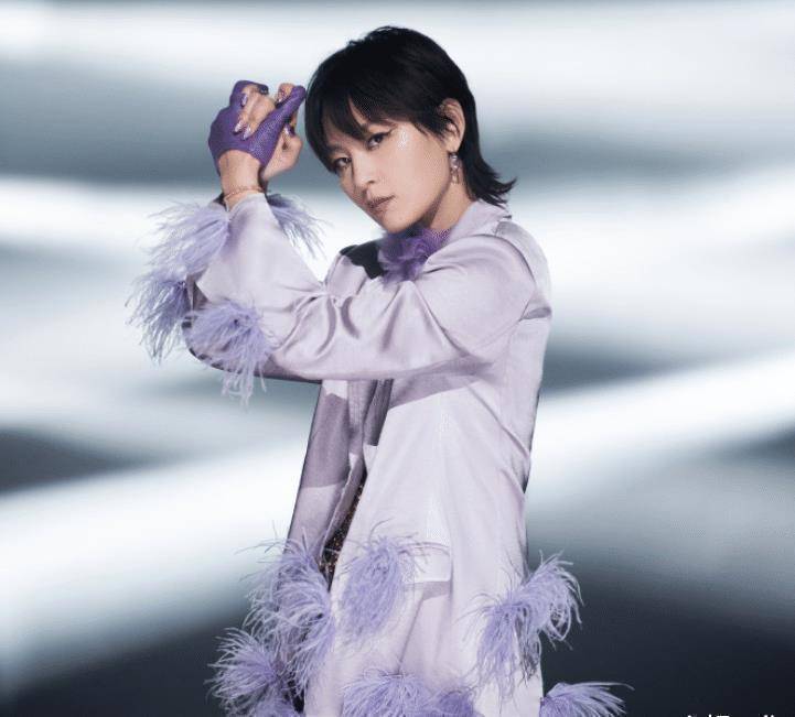 周笔畅转换风格失败,穿仙女裙尽显土味,与帅气风格天差地别_裙子_造型