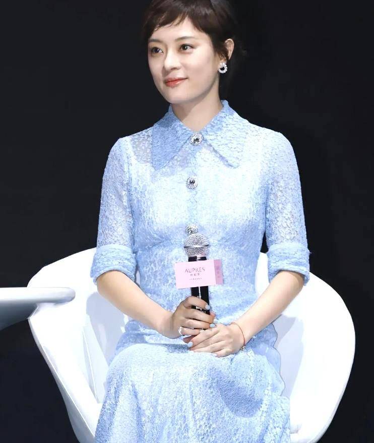 原创41岁孙俪与44岁胡杏儿同框一个美飒一个白发也美