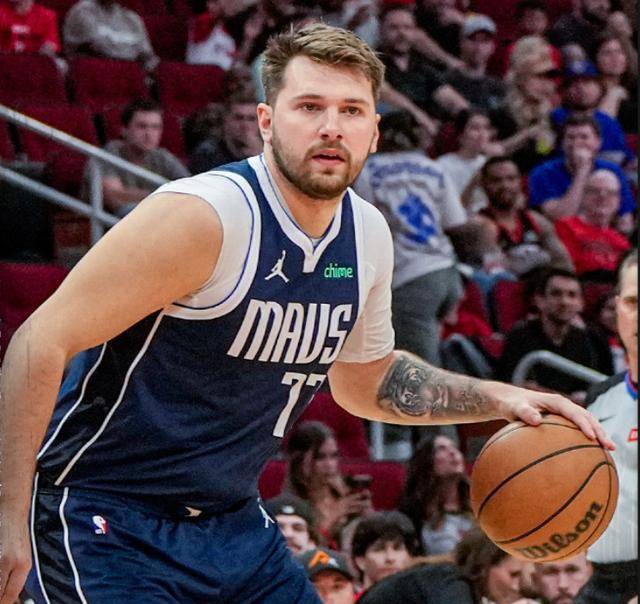 东契奇独得47分欧文末节发威格林惨遭失手独行侠终结火箭连胜