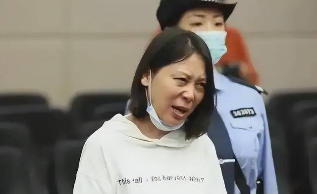 劳荣枝的双面人生曾是漂亮的小学老师后来到舞厅坐台仙人跳