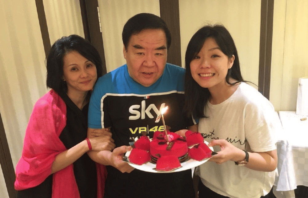 荣升岳父满脸红光,漂亮女儿曾在上海工作_林燕明_低调_照片