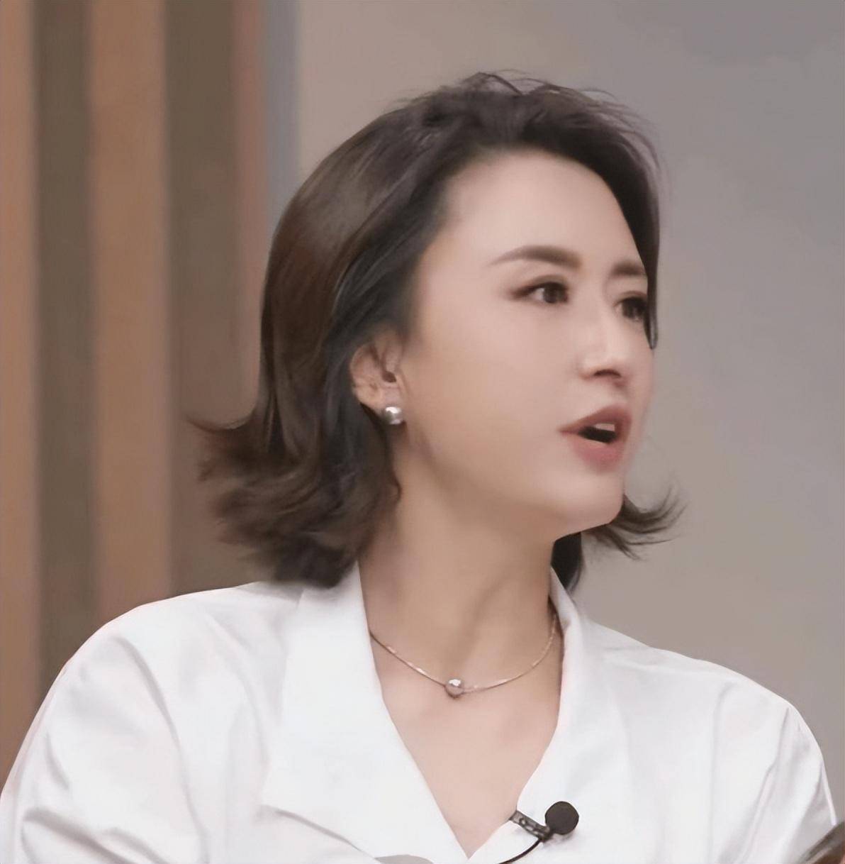 从央视主持人大赛冠军,到担任多个节目的主持人,张蕾在央视的职业生涯