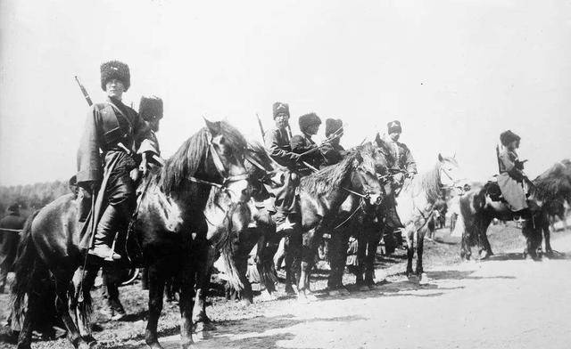 原创苏军哥萨克骑兵团1941年叛国投敌战场骁勇善战结局却让人唏嘘