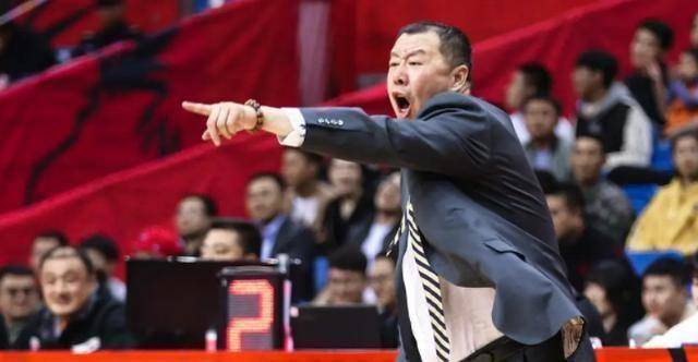 对于青岛男篮来说,这个夏天肯定会进行大调整,赵泰隆,赵大鹏等人合同